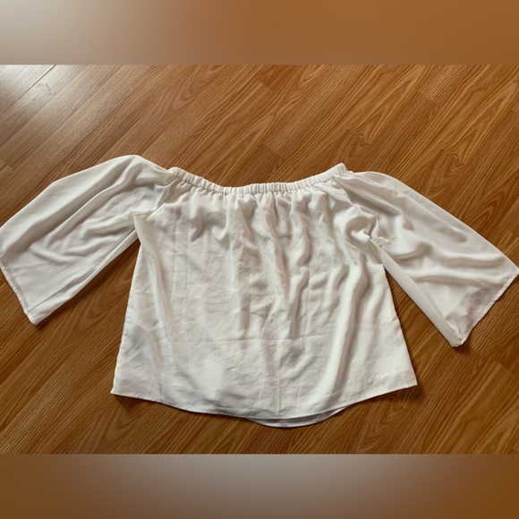 French Connection off the shoulder flowy top - Picture 2 of 4